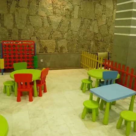 Livvo & Aquapark 3* 塔乌里托