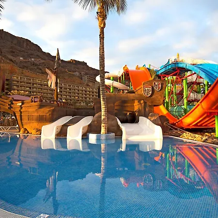 Livvo Lago & Aquapark Hotel